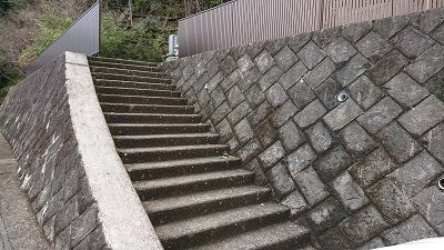 中屋谷第2墓園の敷地内階段