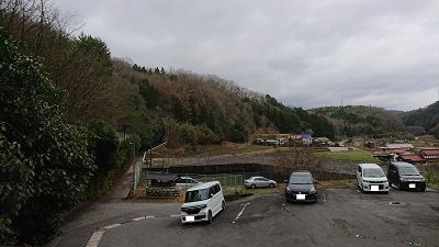 中屋谷第2墓園の駐車場と周辺