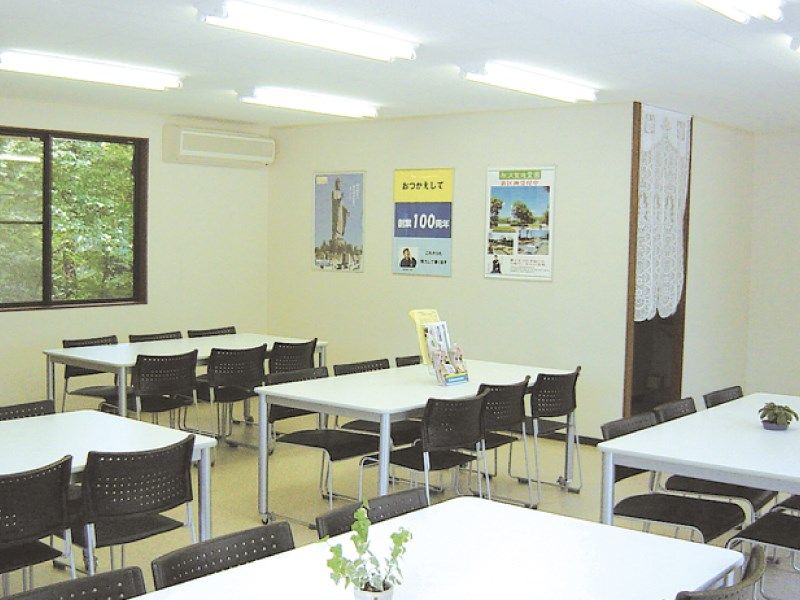 森林湖畔霊苑　落ち着いた雰囲気の休憩室