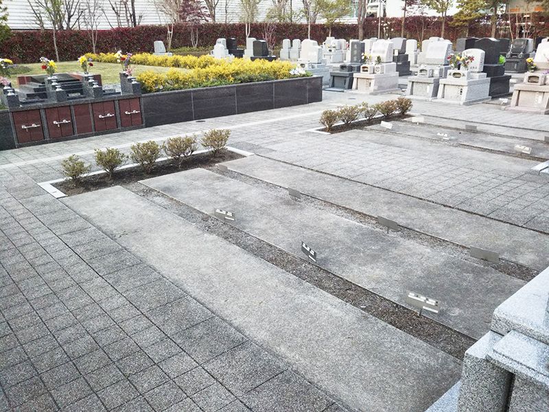 川口光輪メモリアル 永代供養墓「光」　園内墓域一角