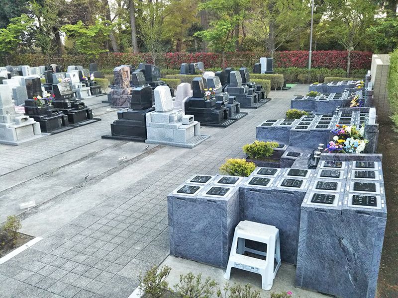 川口光輪メモリアル 永代供養墓「光」　和型・洋型の墓石が建立