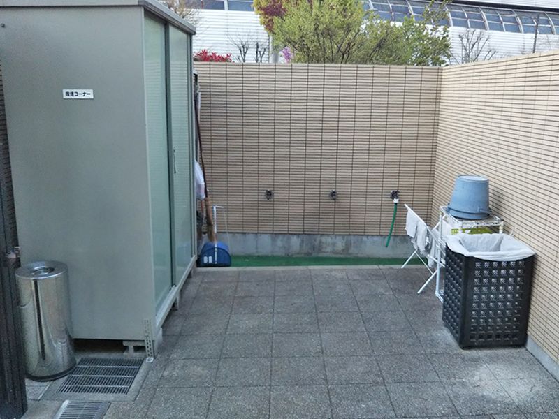 川口光輪メモリアル 永代供養墓「光」　清掃用具置き場