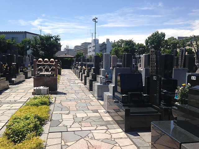 高島平霊園　区画整理された墓域