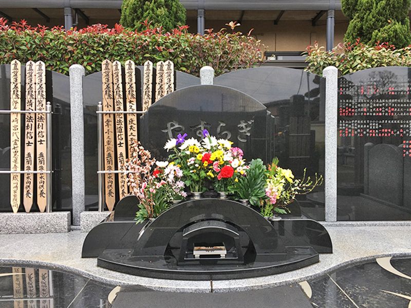 やすらぎ永久の碑　集合型の納骨壇