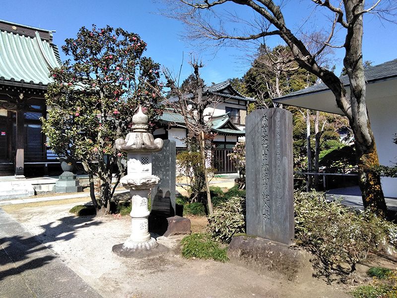 川口草加霊園 はじまりの杜　石塔と記念碑