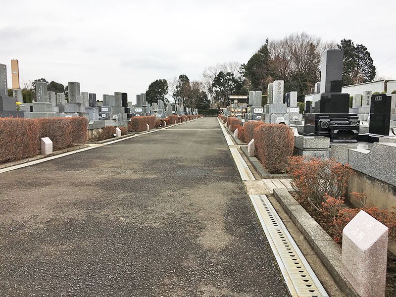 昌平寺 第三武蔵野墓苑　広い参道