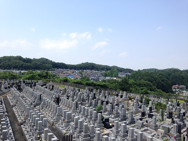 八王子聖地霊園　日当たりの良い明るい霊園風景