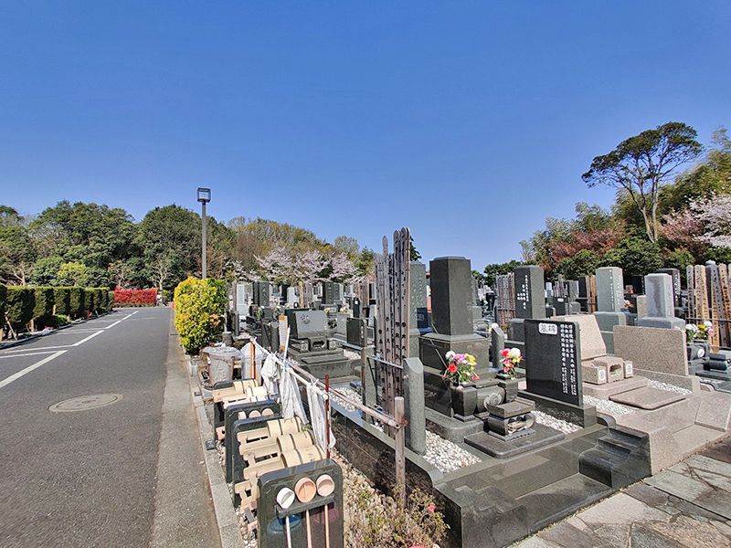 横浜聖地霊園　墓域のすぐにある駐車場