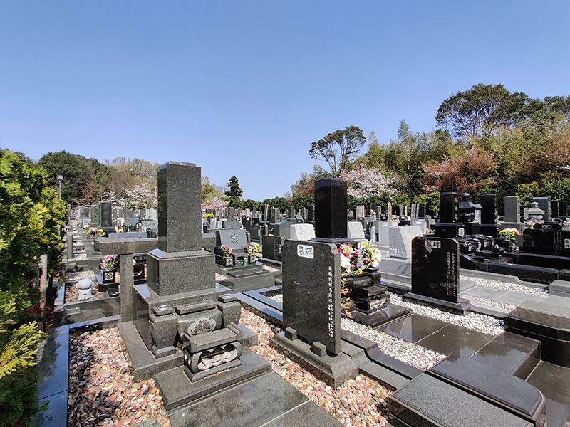 横浜聖地霊園　広々としたスペースの墓域