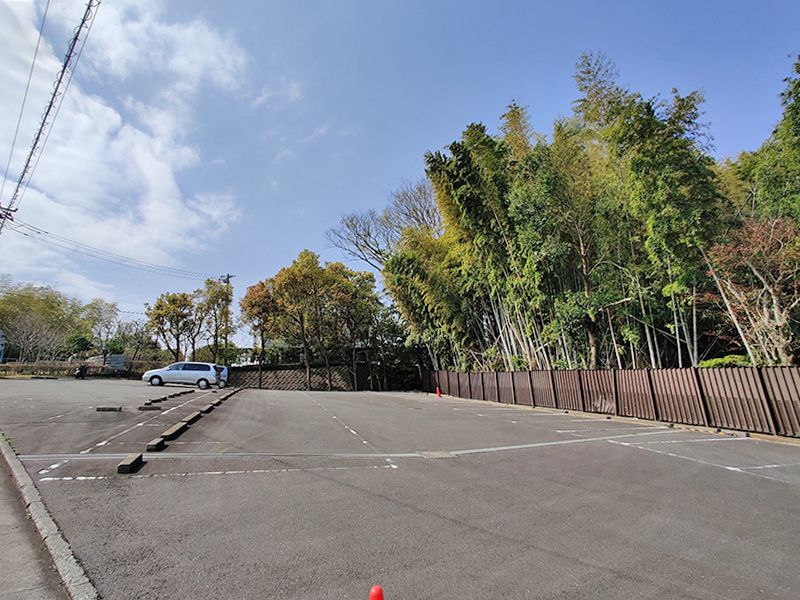 横浜聖地霊園　広く平坦な駐車場