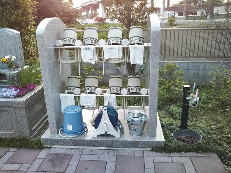 川口 永久の絆　参拝・掃除用具置き場と水汲み場