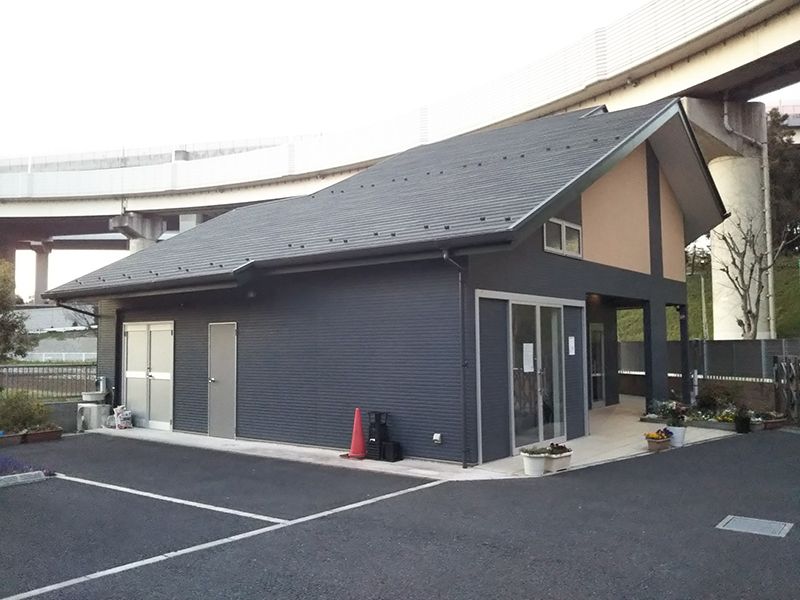 川口 永久の絆　モダンな管理棟