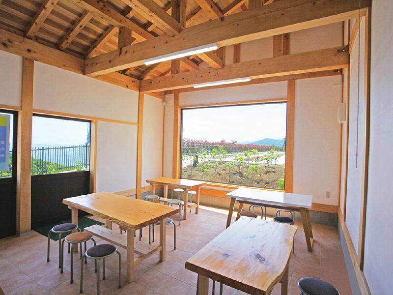 空と海 新・吉祥公園墓地　休憩スペース