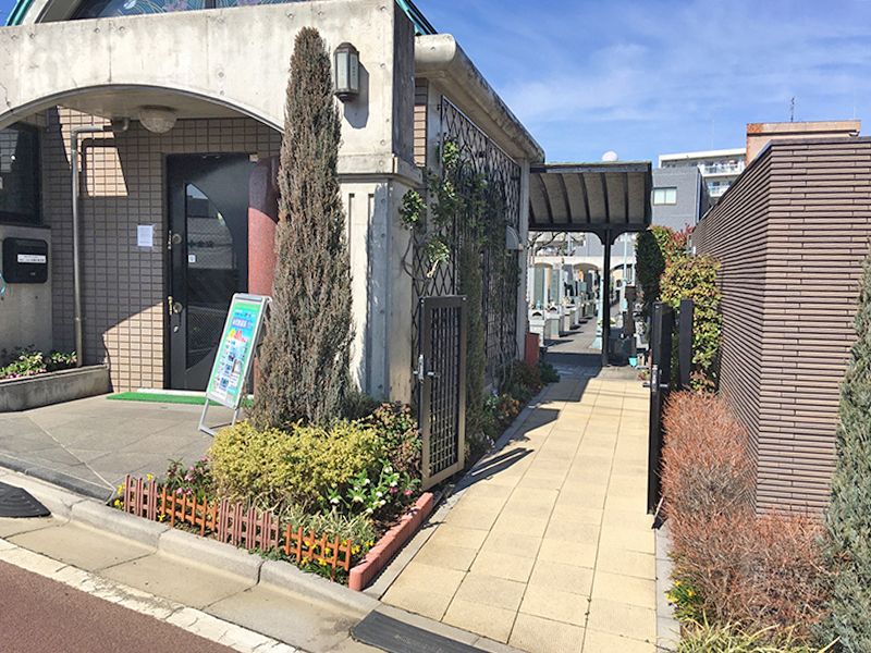 板橋向原浄苑　事務所横にある入り口