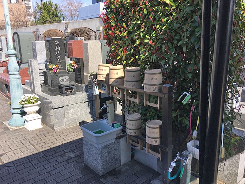 板橋向原浄苑　爽やかな緑が印象的な苑内