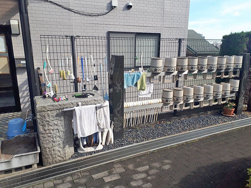 多摩の郷　管理の行き届いた水汲み場