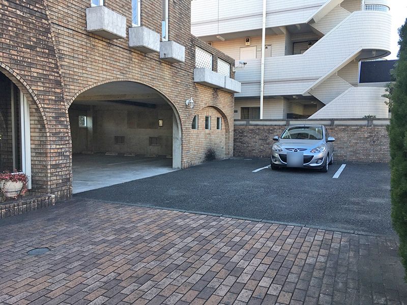 メモリアルガーデン調布 永代供養墓「悠久の丘」　屋内・屋外駐車場