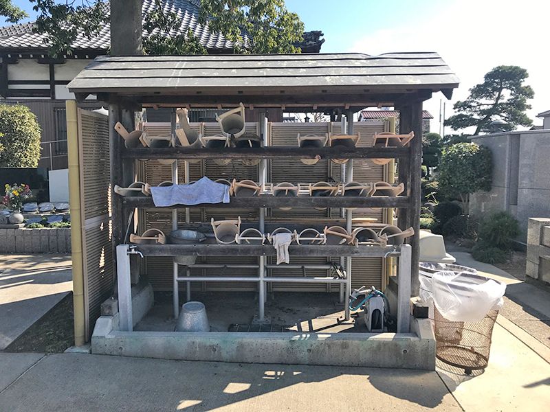 越谷樹木葬墓地　道具のそろった水汲み場