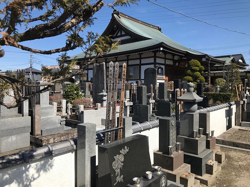 メモリアルガーデン新里　四季を感じられる木々