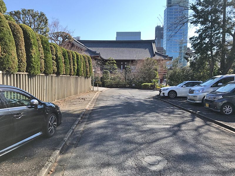 大本山増上寺　都会では珍しい専用駐車場完備