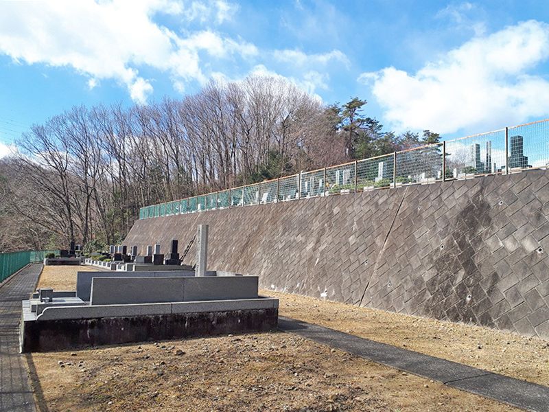 八王子道玄霊園　自然に囲まれた園内