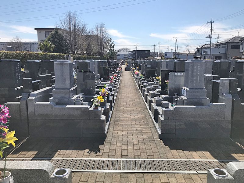 彩の都メモリアルパーク　バリアフリー設計の園内