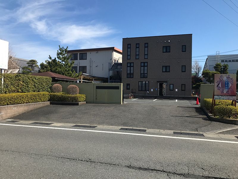 彩の都メモリアルパーク　広い入口