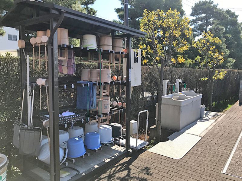 彩の都メモリアルパーク　掃除用具を完備した水場