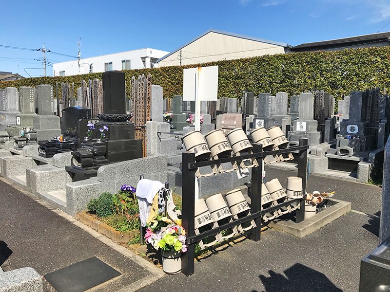 草加聖地霊園　園内に用意されている参拝道具