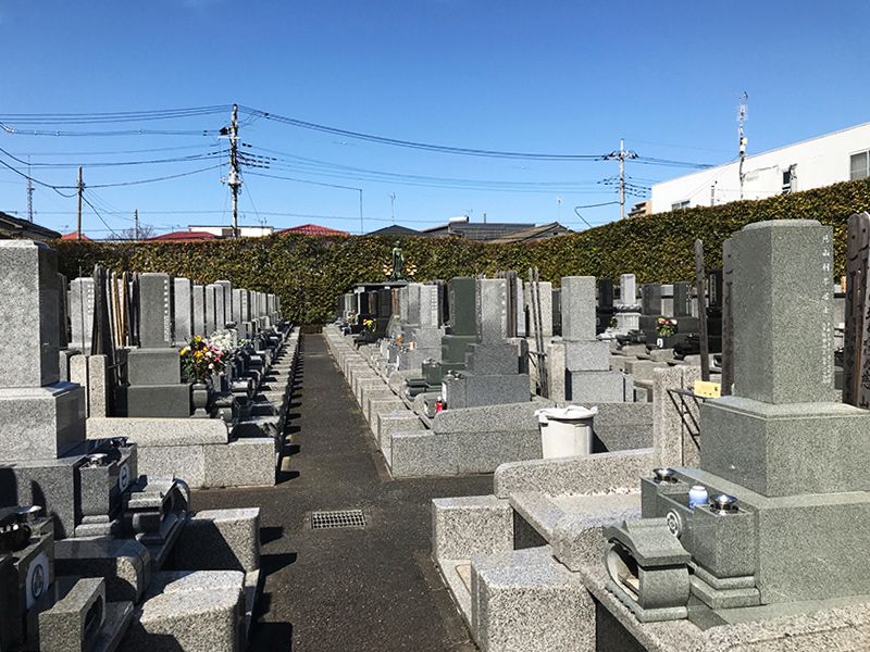 草加聖地霊園　明るい雰囲気の園内