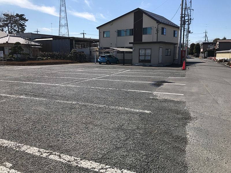 草加聖地霊園　広い駐車場