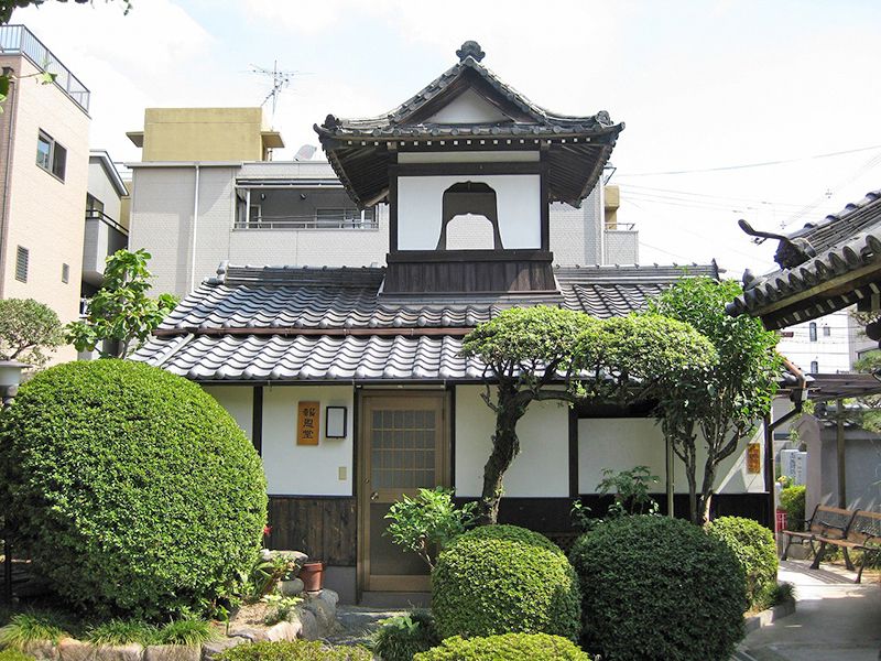 恩楽寺霊苑　法要施設「報恩堂」