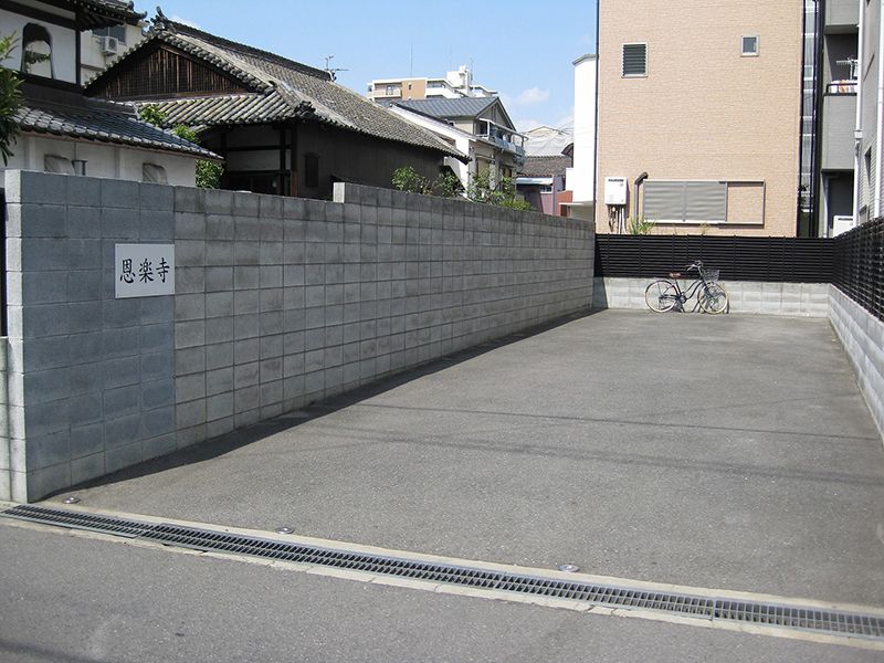 恩楽寺霊苑　駐車スペース