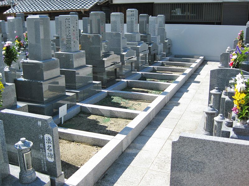 専稱寺墓所