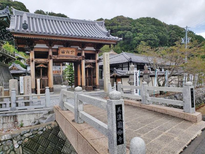 国分寺 のうこつぼ