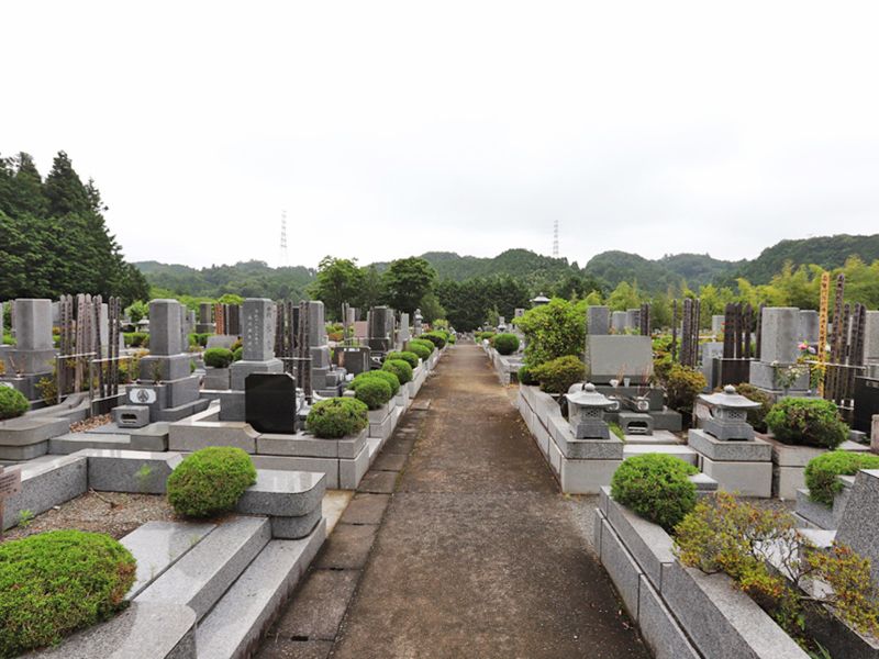 福寿霊園　自然に囲まれた園内