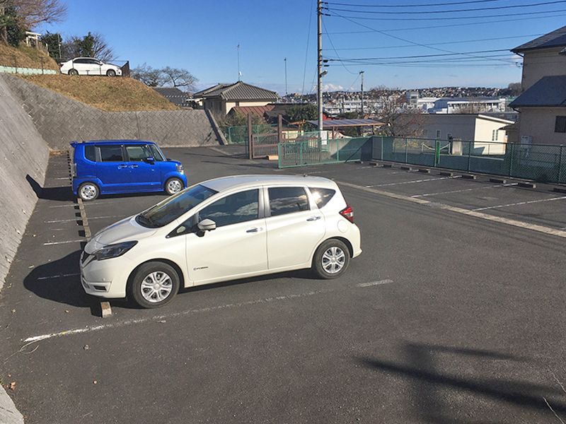 メモリアルパーク吉祥天　駐車スペースは広々
