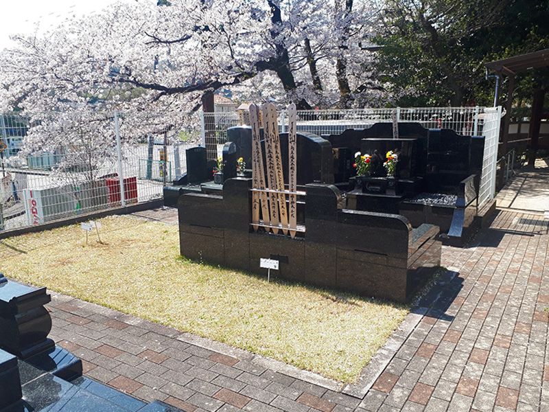 メモリアルパーククラウドあきる野　落ち着きがある園内