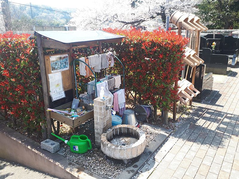 メモリアルパーククラウドあきる野　掃除用具と水場