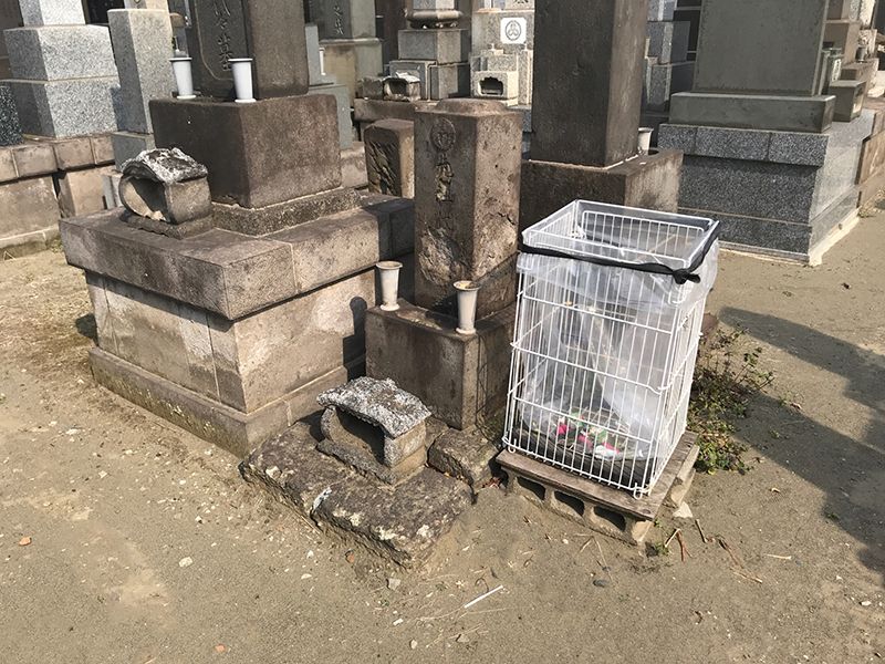 大田萩中霊園　墓域内にあるゴミ箱