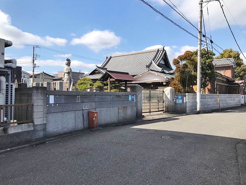 龍岩寺　公道からのアクセス良好