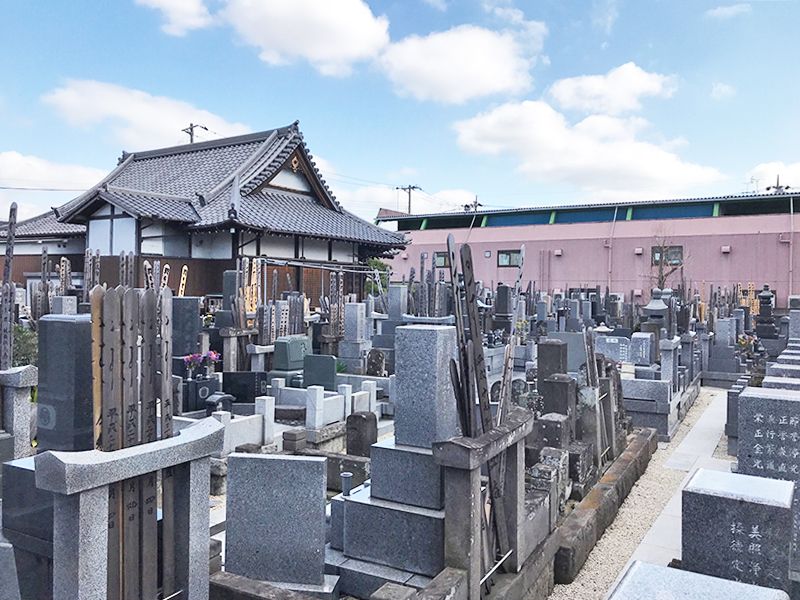 龍岩寺　手入れが行き届いている墓域