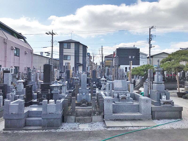 龍岩寺　御影石が美しい墓石