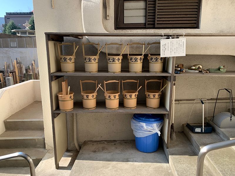 光宝寺　桶や掃除道具も多数完備