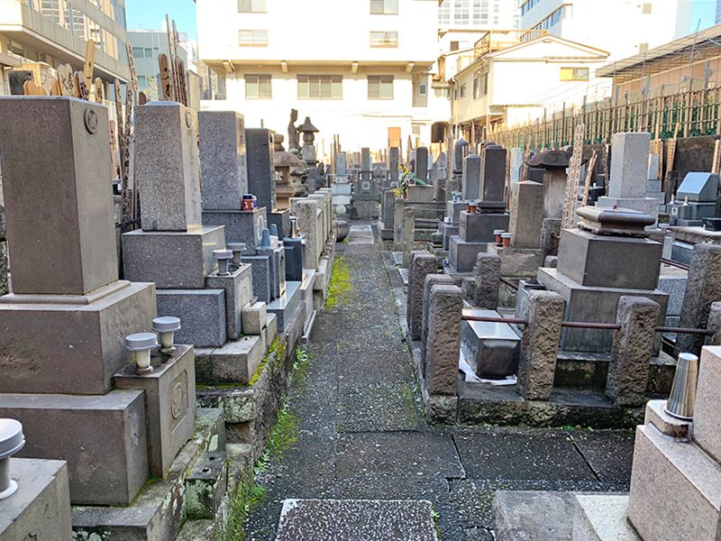 光宝寺　平坦な石畳の参道