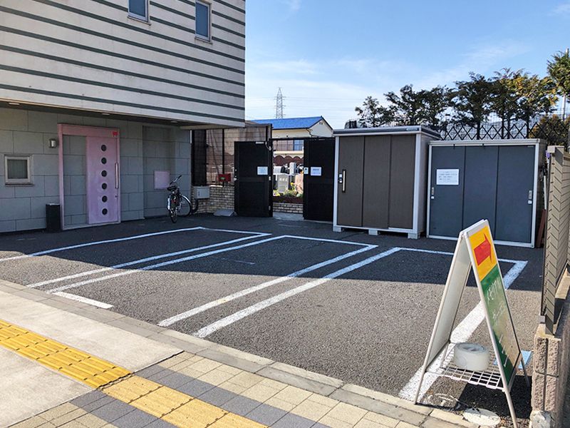 メモリアルガーデン三鷹　屋内永代供養墓「さくら堂」　駐車スペース