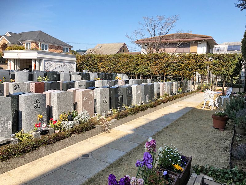 メモリアルガーデン三鷹　屋内永代供養墓「さくら堂」　日当たり良好