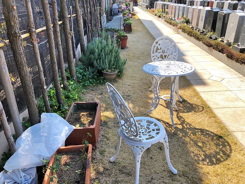 メモリアルガーデン三鷹　屋内永代供養墓「さくら堂」　休憩スペース