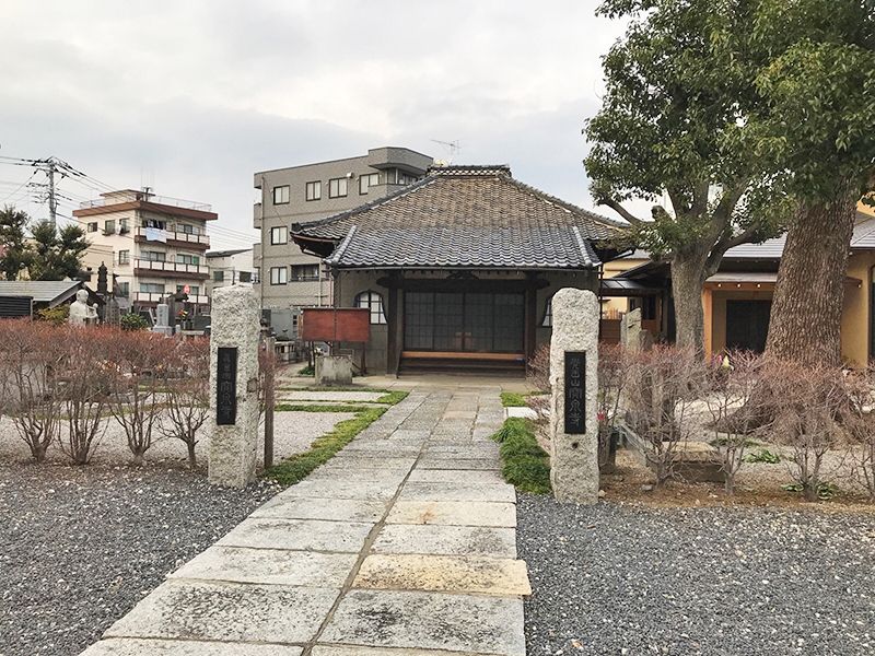 宝泉寺 青戸墓苑　お寺への入り口