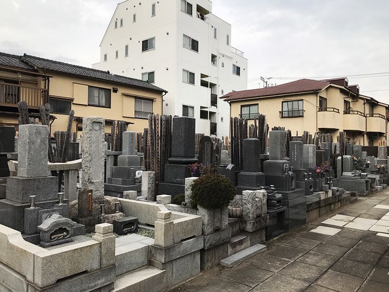 宝泉寺 青戸墓苑　住宅に囲まれた墓域